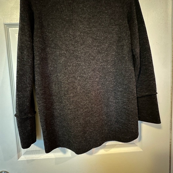 7th Ray Multicolor V-Neck Sweater - Picture 3 of 3